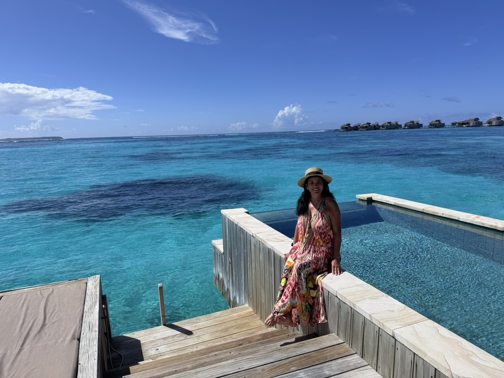 Kandi beside the turquoise water in the Maldives